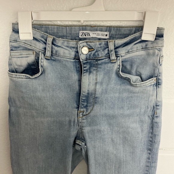 Zara High Rise Slim Fit Straight Leg Jeans in Light Blue Acid Wash - Picture 3 of 11